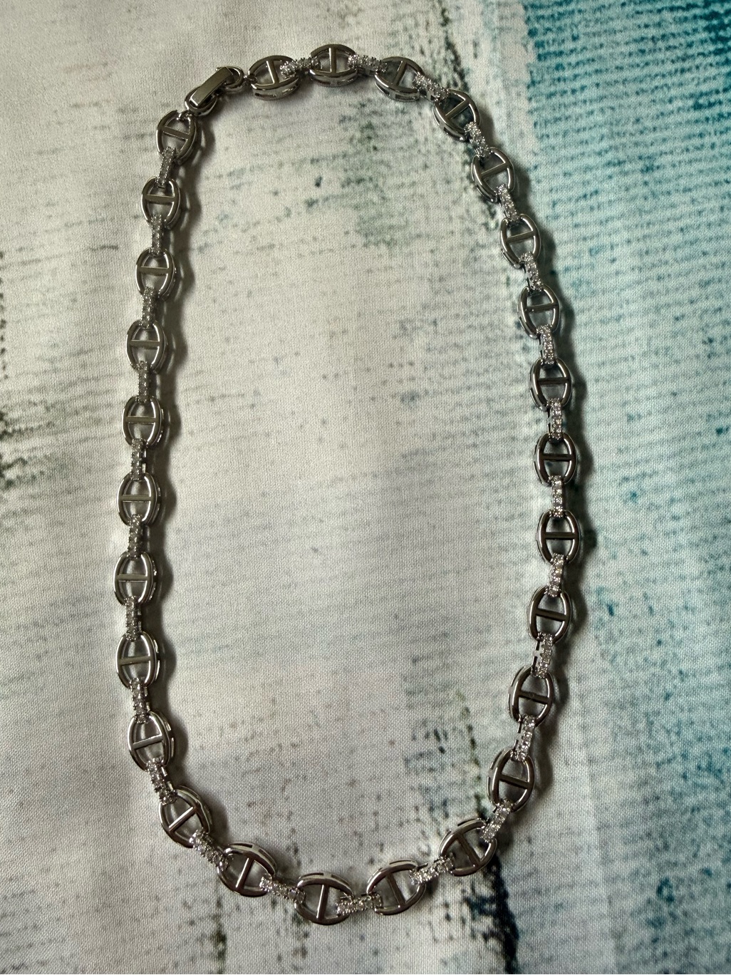 Silver Interlocking Link Necklace With Crystals